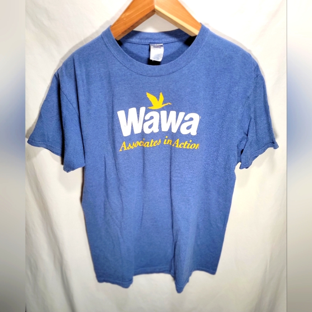 Wawa associates in action Wawa volunteer size XL unisex.  Nice looking shirt!